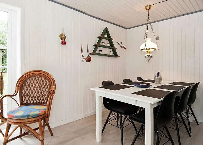 4 Person In Hejls-by Traum